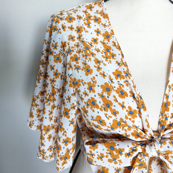 White orange and blue floral flounce sleeve cropped tie front top size XL - Picture 2 of 8